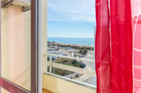 Apartamento com vista mar a 100 metros da praia